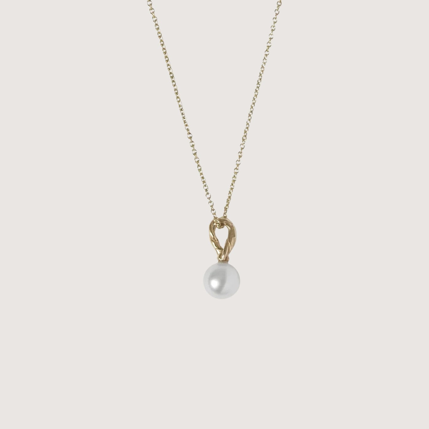 Loop Pearl Necklace